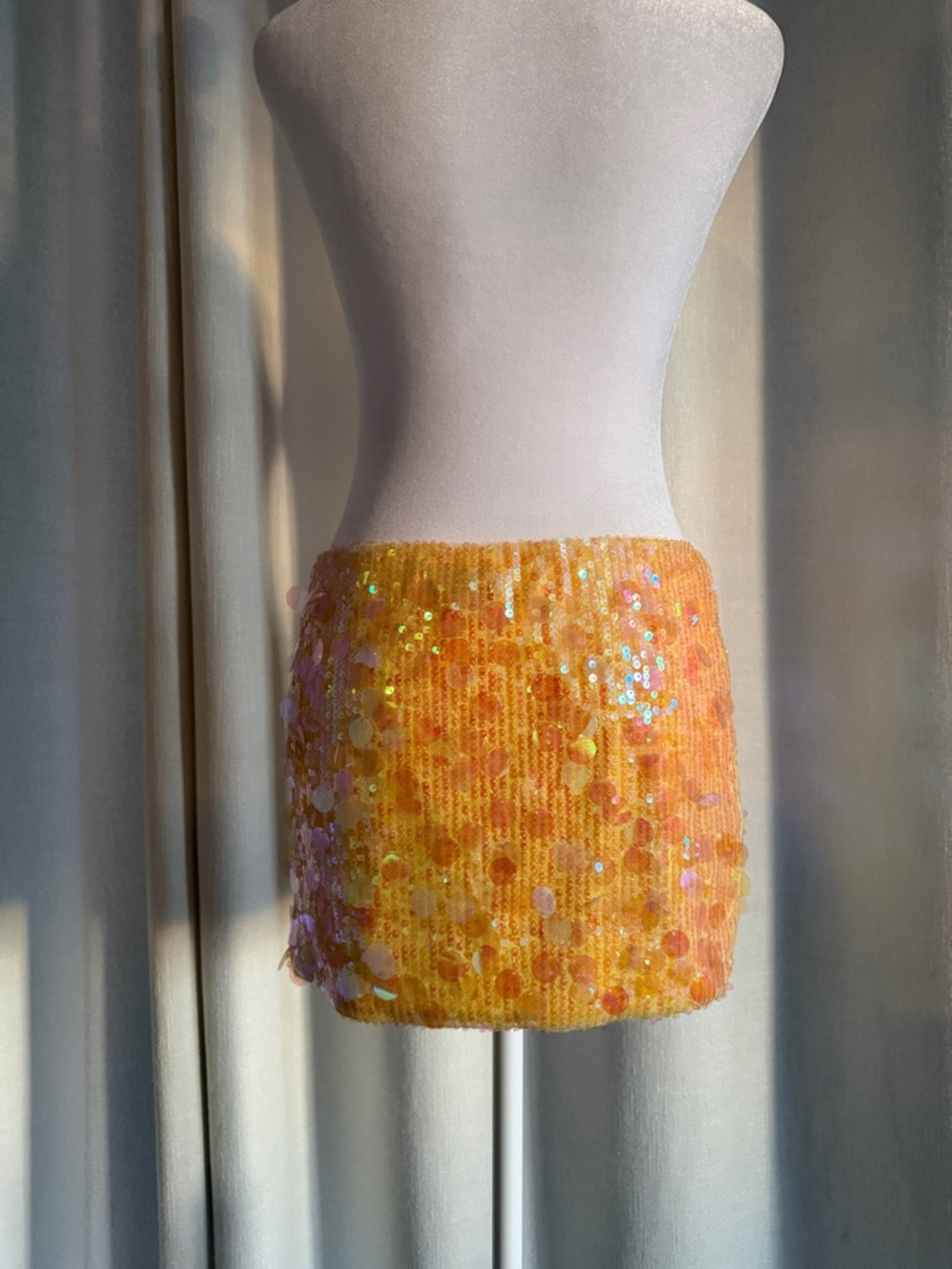 Edikted Yellow sequin mini skirt with Satin lining - Picture 8 of 10
